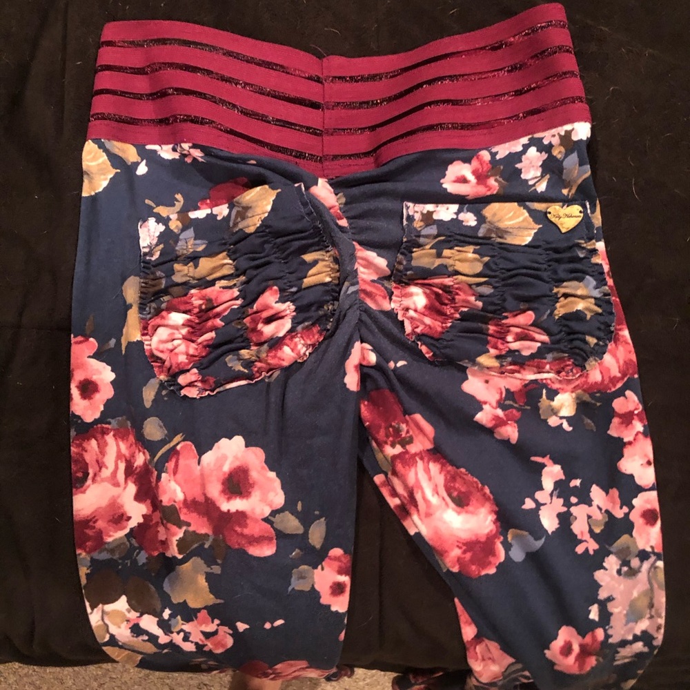 Cute booty lounge